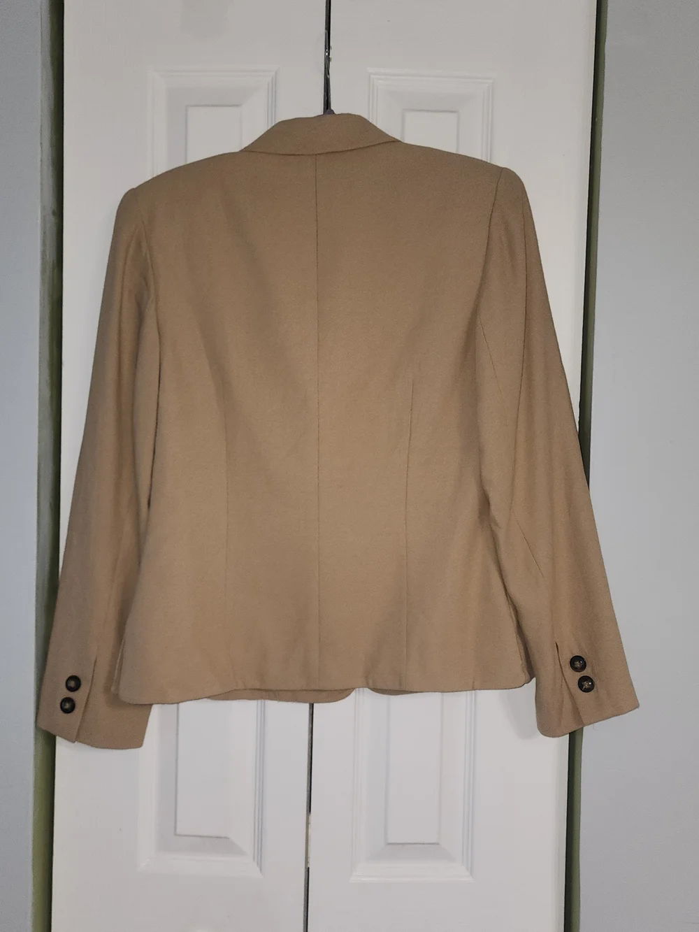 Kasper Women's Beige Notch-Collar Blazer with Three Buttons Corpcore Old Money